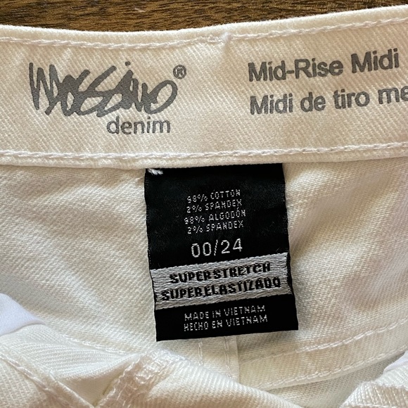 MOSSIMO Brand New White Shorts🤍🤍🤍 - Picture 5 of 6
